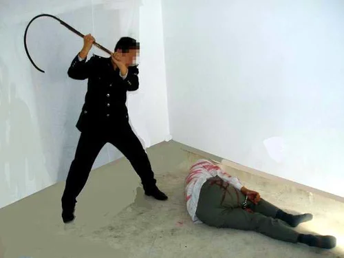 长皮带毒打